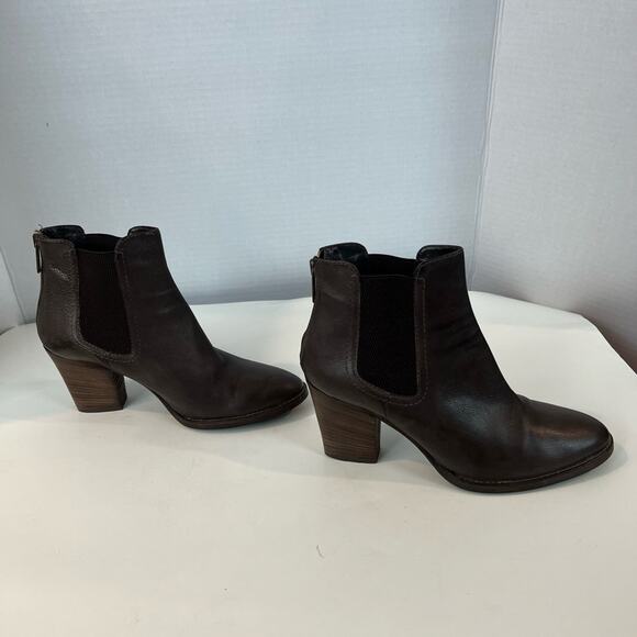 Aquatalia Women’s Brown All Leather Almond Toe Block Heel Zip up Ankle Boots 8 - Picture 3 of 9